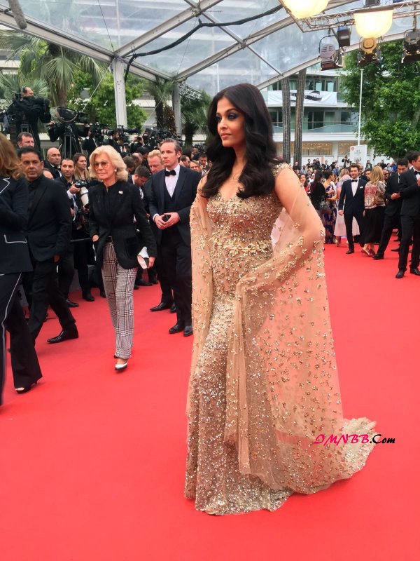 Aishwarya Rai Bachchan Looks Stunning in A Golden Ali Younes Couture Gown @ Cannes Film Festival 2016.